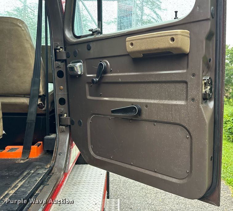 image for item EN4648 1991 International 2674 pumper fire truck