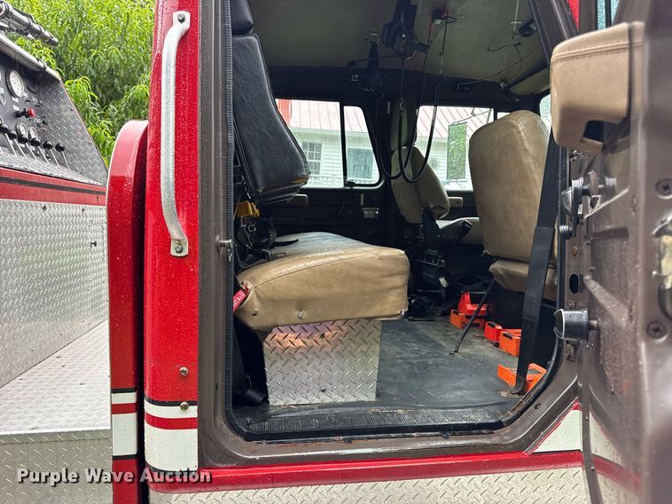 image for item EN4648 1991 International 2674 pumper fire truck