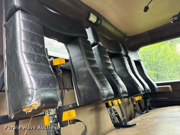 image for item EN4648 1991 International 2674 pumper fire truck