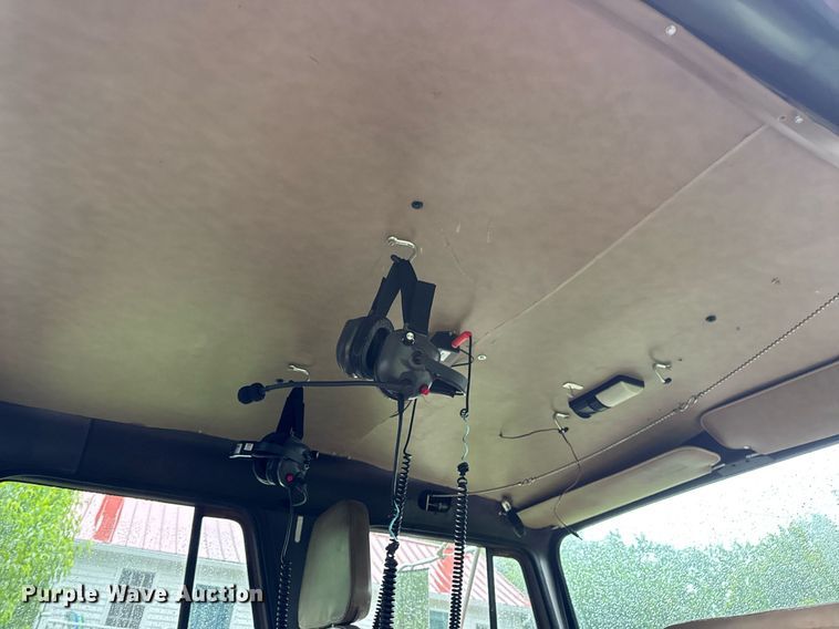 image for item EN4648 1991 International 2674 pumper fire truck