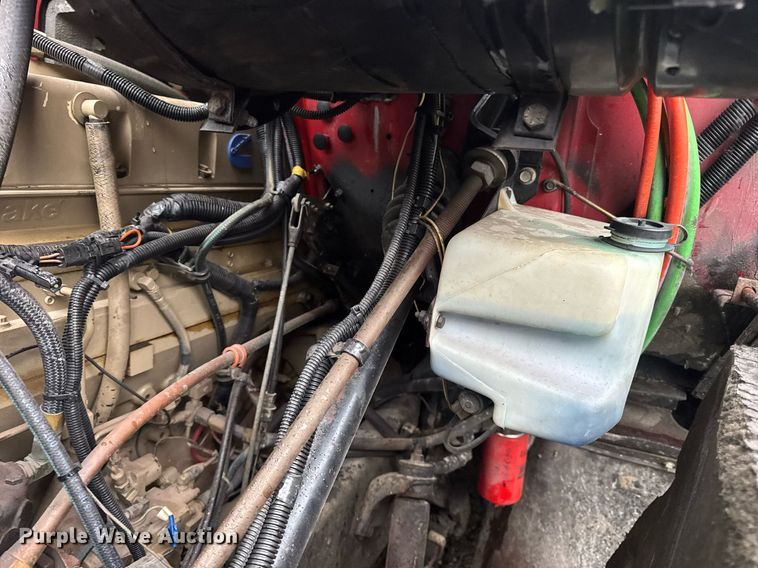 image for item EN4648 1991 International 2674 pumper fire truck