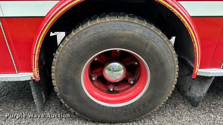 image for item EN4648 1991 International 2674 pumper fire truck