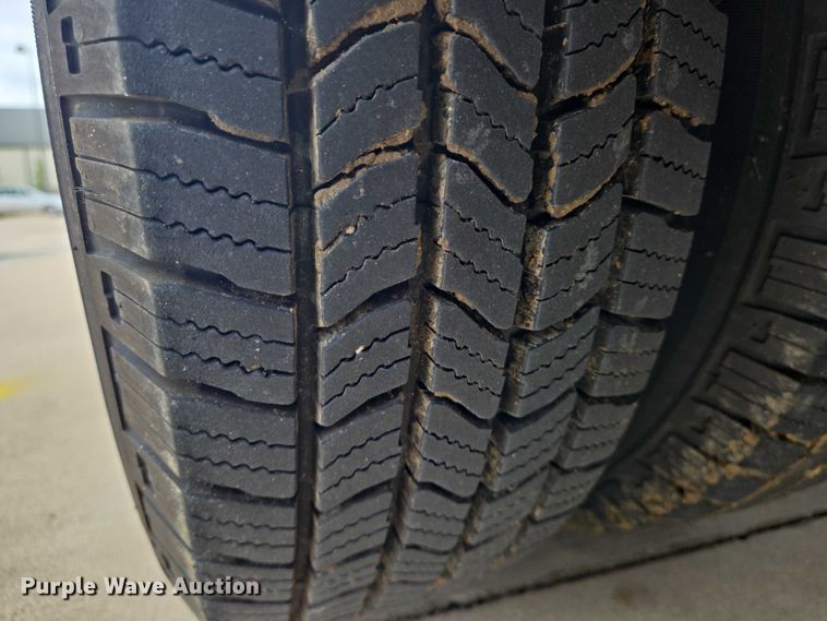 image for item EN8292 2010 Ford E450 shuttle bus