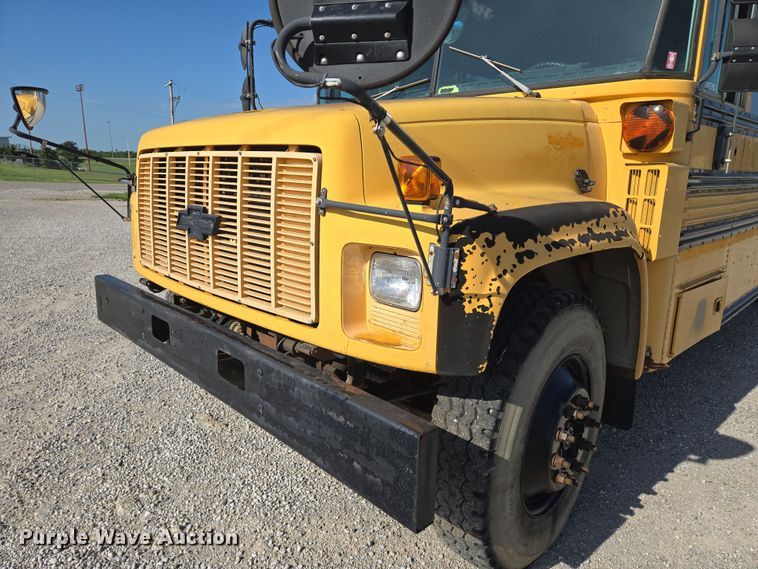 image for item EN8306 1999 Blue Bird school bus