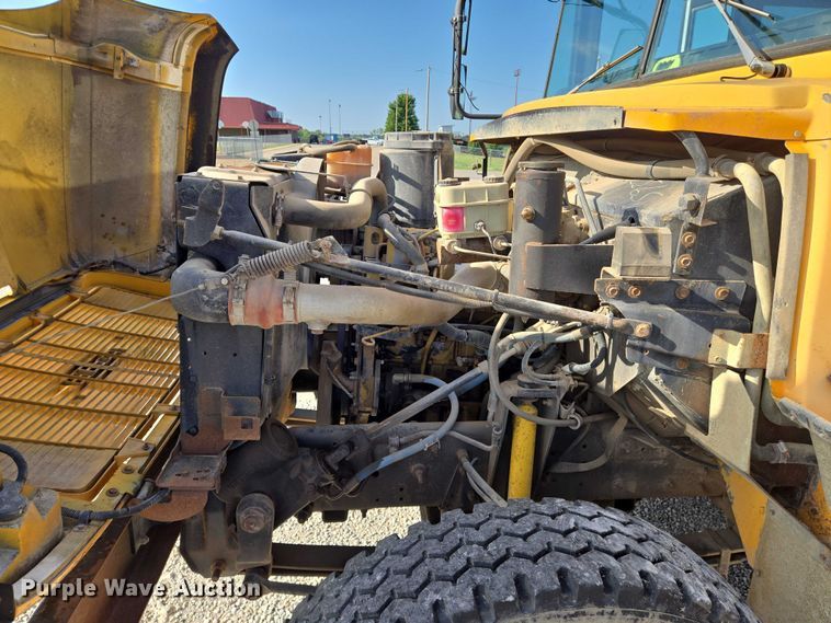 image for item EN8306 1999 Blue Bird school bus