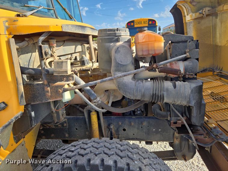 image for item EN8306 1999 Blue Bird school bus