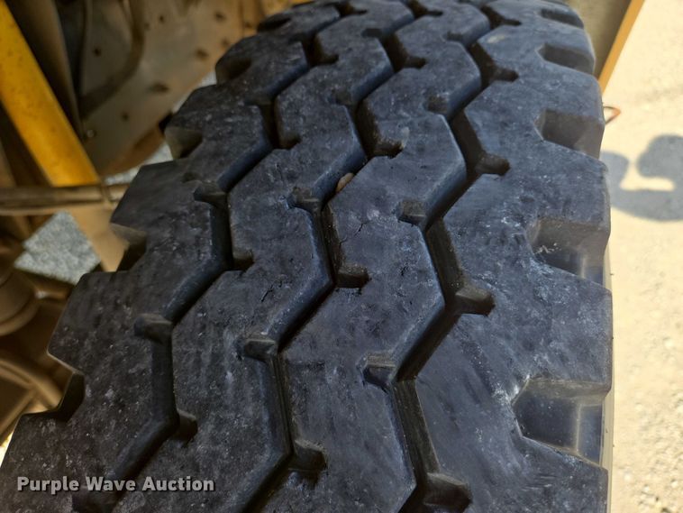 image for item EN8306 1999 Blue Bird school bus