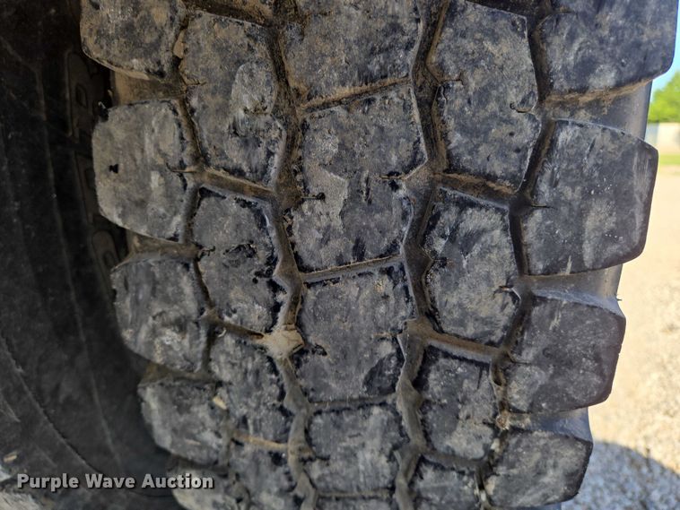 image for item EN8306 1999 Blue Bird school bus