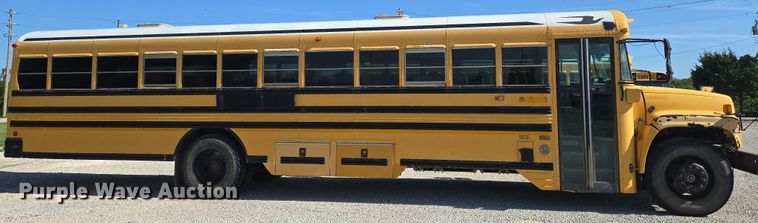 image for item EN8308 2000 Blue Bird school bus
