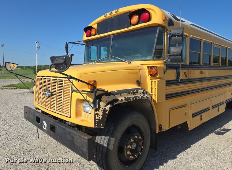 image for item EN8308 2000 Blue Bird school bus