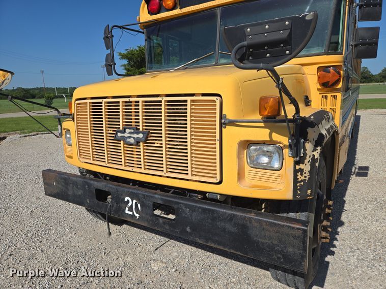 image for item EN8308 2000 Blue Bird school bus
