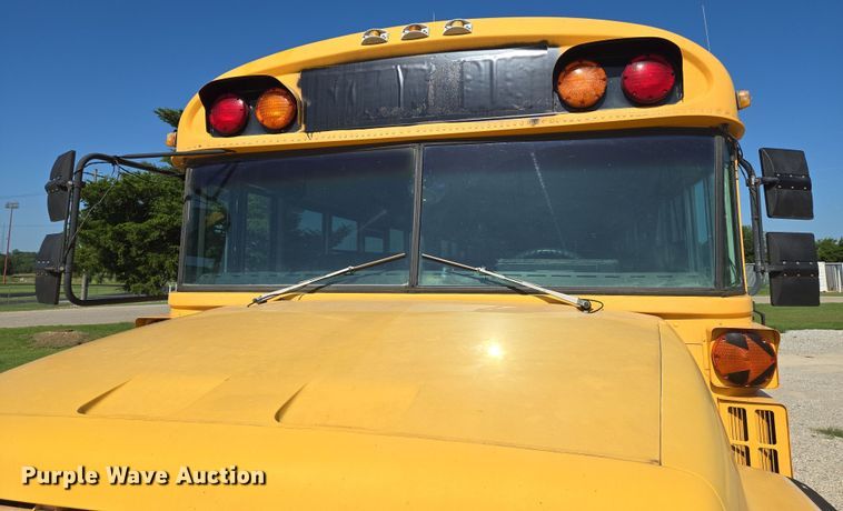 image for item EN8308 2000 Blue Bird school bus