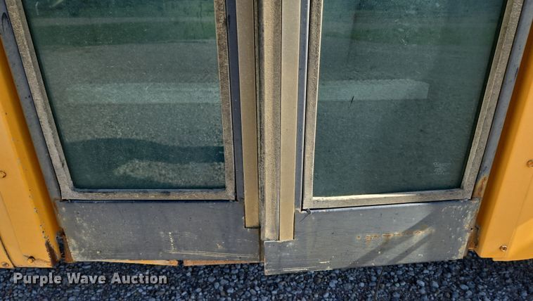 image for item EN8308 2000 Blue Bird school bus