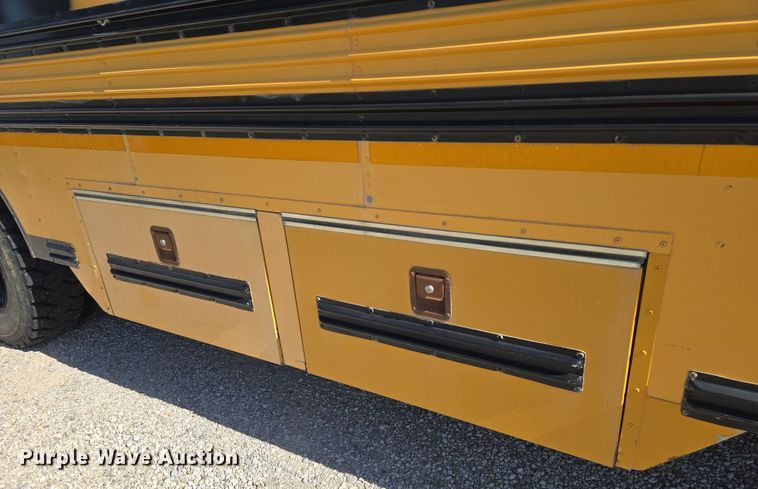 image for item EN8308 2000 Blue Bird school bus