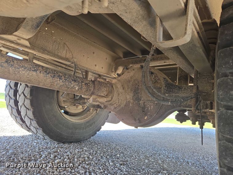 image for item EN8308 2000 Blue Bird school bus