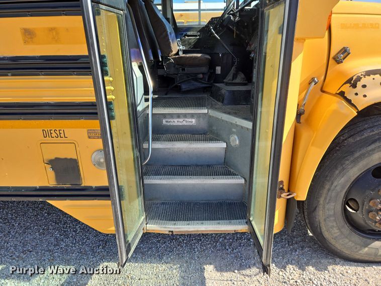 image for item EN8308 2000 Blue Bird school bus