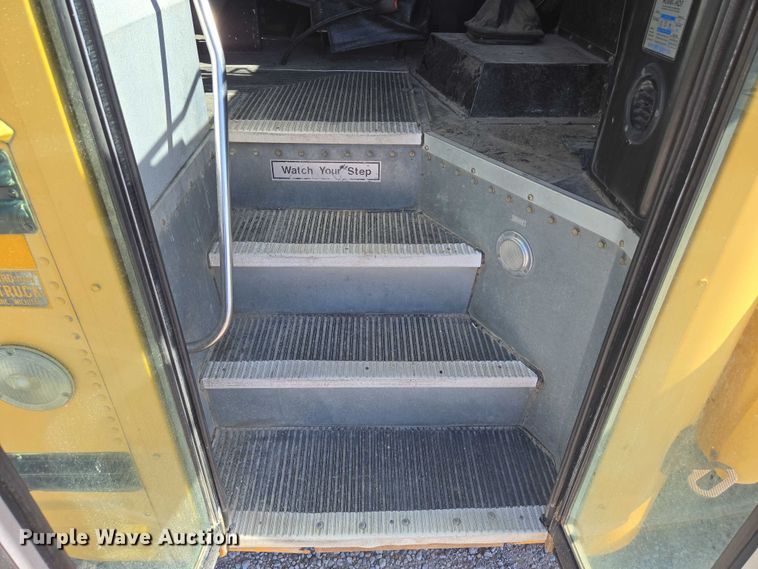 image for item EN8308 2000 Blue Bird school bus