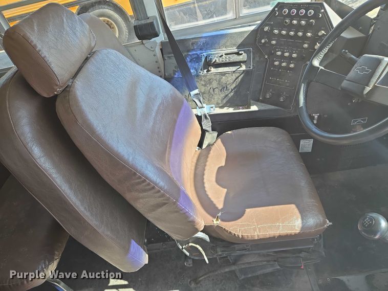 image for item EN8308 2000 Blue Bird school bus