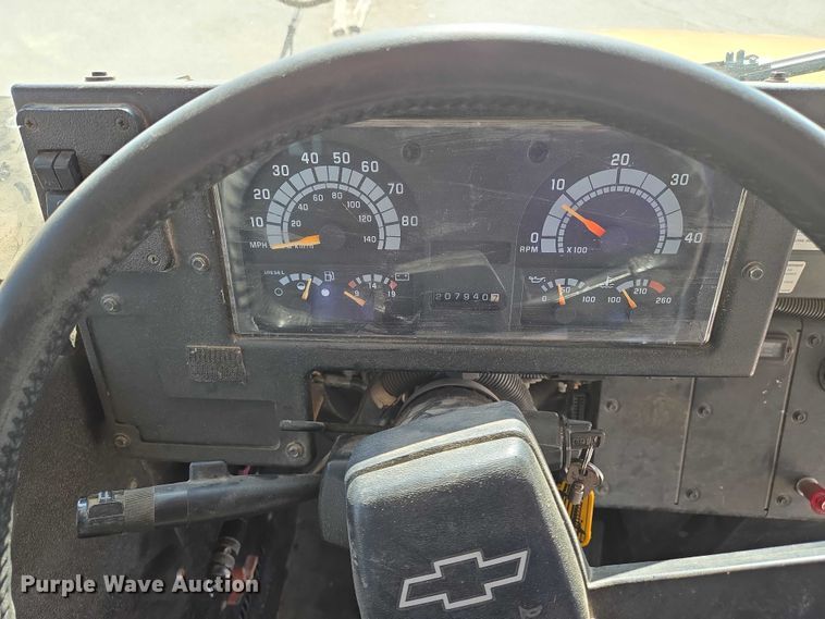 image for item EN8308 2000 Blue Bird school bus