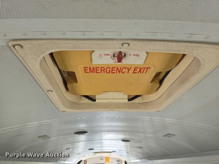 image for item EN8308 2000 Blue Bird school bus