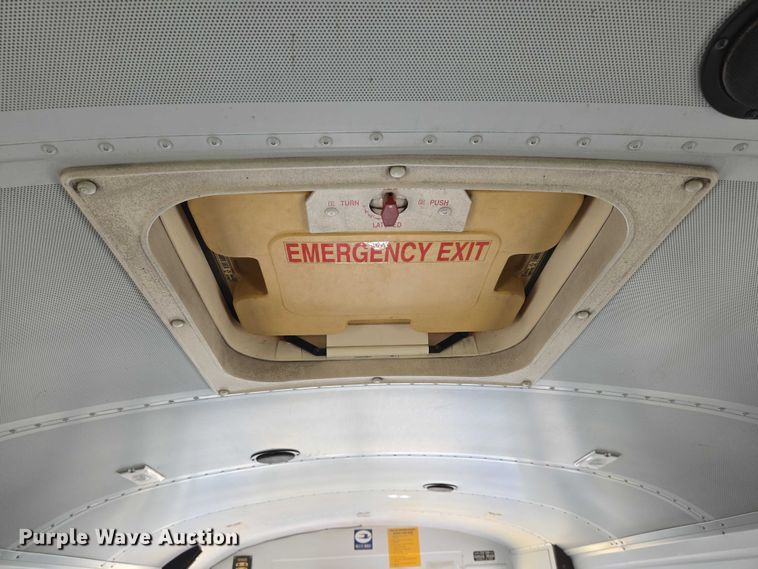 image for item EN8308 2000 Blue Bird school bus