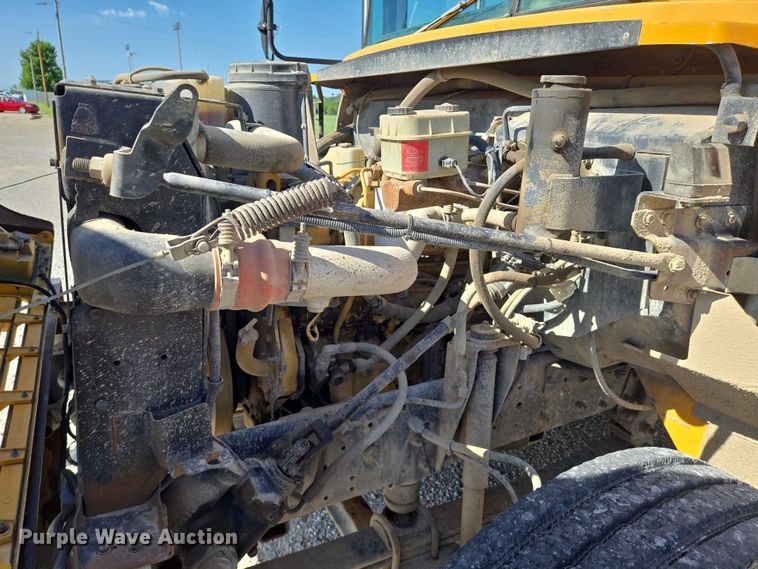 image for item EN8308 2000 Blue Bird school bus