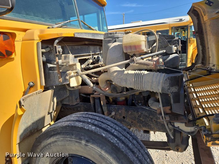 image for item EN8308 2000 Blue Bird school bus