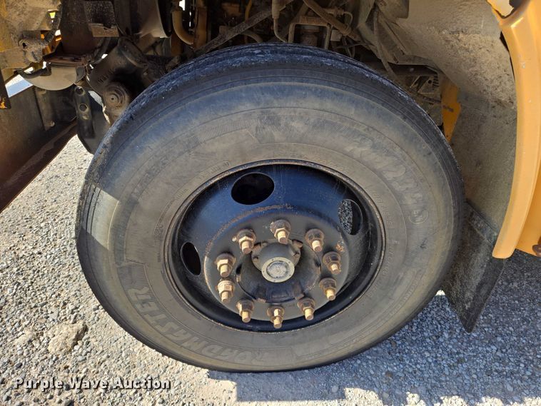 image for item EN8308 2000 Blue Bird school bus