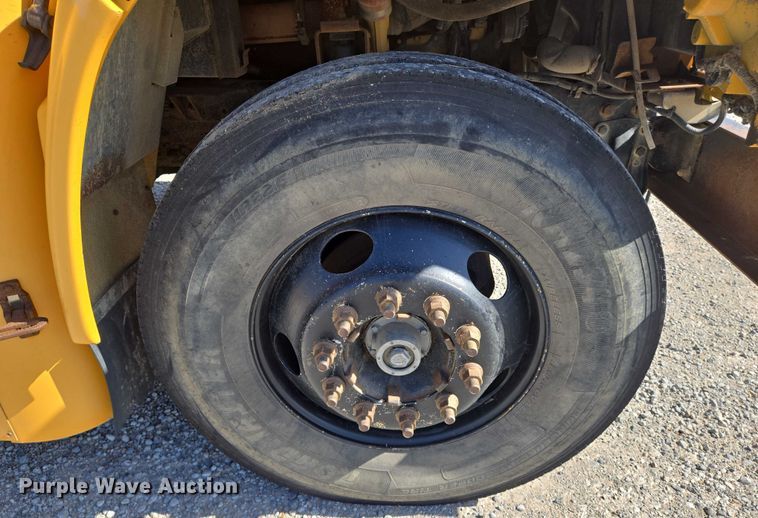 image for item EN8308 2000 Blue Bird school bus