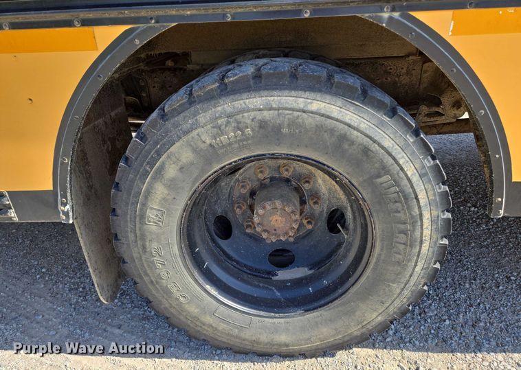 image for item EN8308 2000 Blue Bird school bus