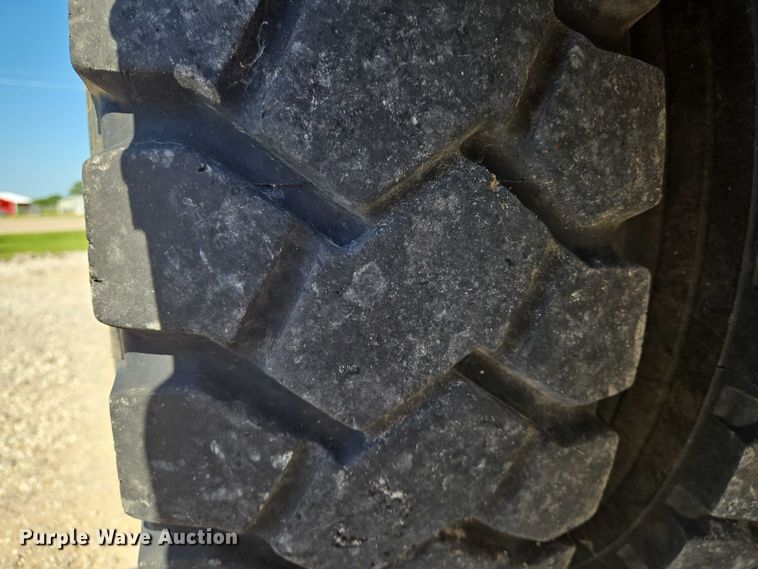 image for item EN8308 2000 Blue Bird school bus