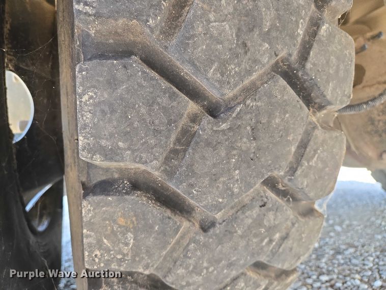 image for item EN8308 2000 Blue Bird school bus