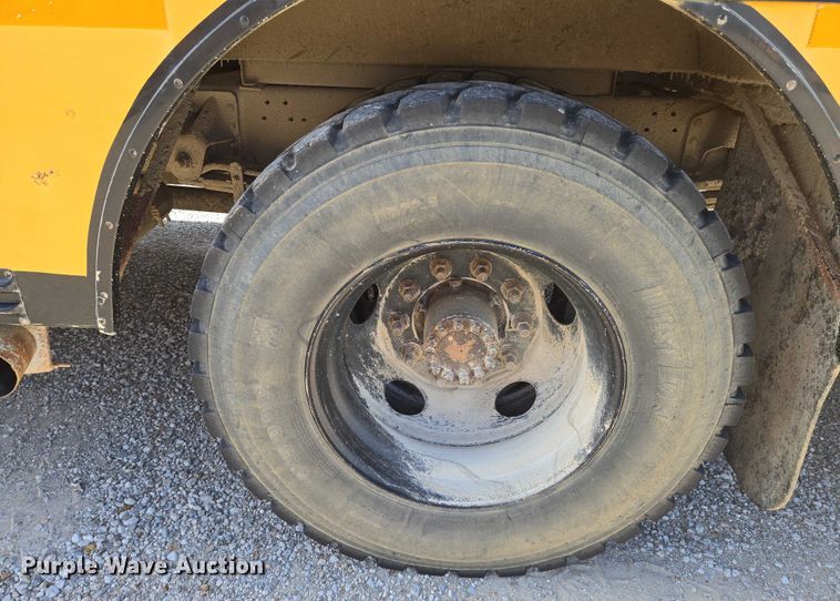 image for item EN8308 2000 Blue Bird school bus