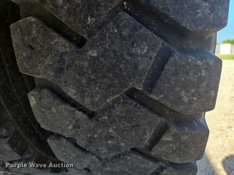 image for item EN8308 2000 Blue Bird school bus