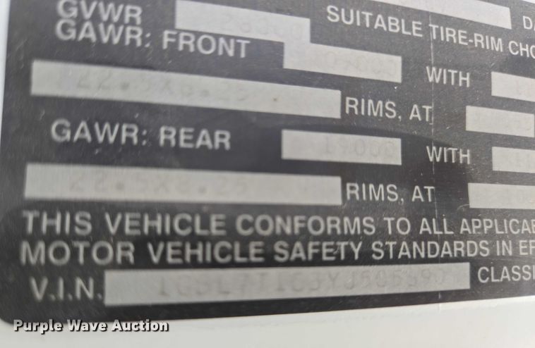 image for item EN8308 2000 Blue Bird school bus