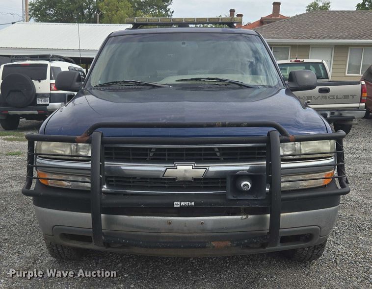 image for item EO1529 2000 Chevrolet Suburban 2500 LS  SUV