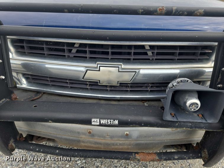 image for item EO1529 2000 Chevrolet Suburban 2500 LS  SUV