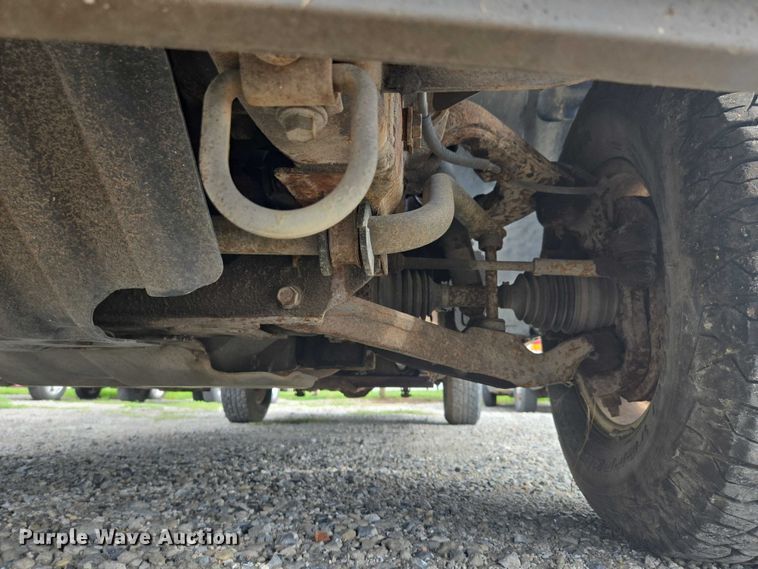 image for item EO1529 2000 Chevrolet Suburban 2500 LS  SUV