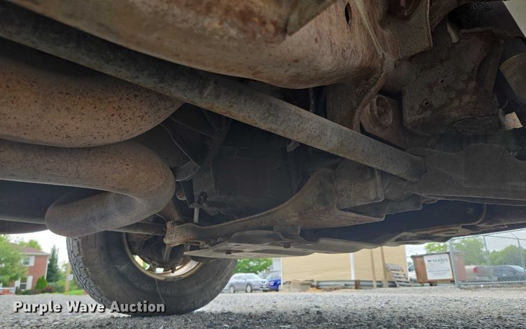 image for item EO1529 2000 Chevrolet Suburban 2500 LS  SUV