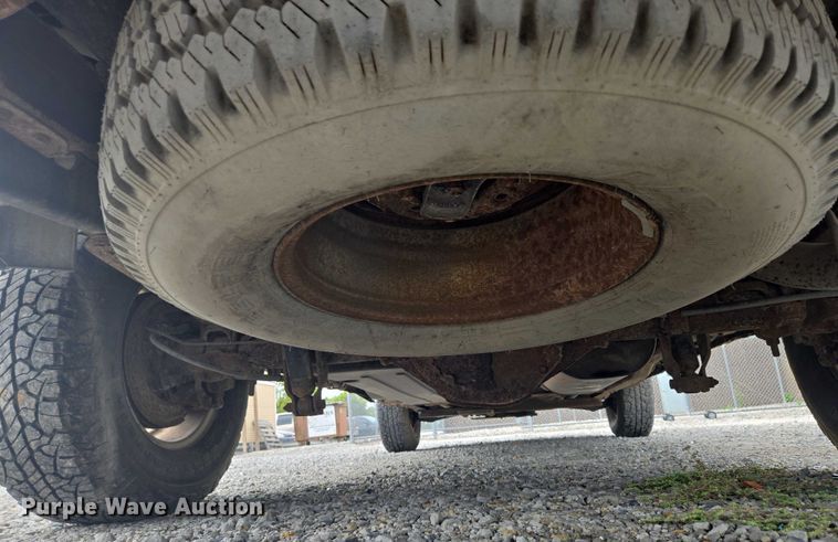 image for item EO1529 2000 Chevrolet Suburban 2500 LS  SUV