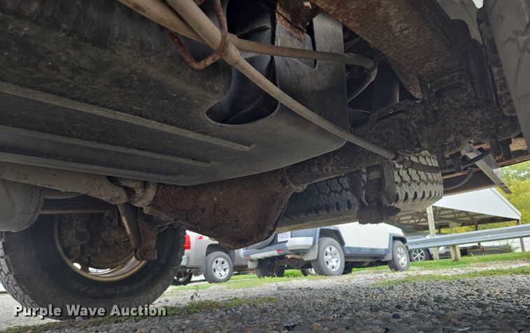 image for item EO1529 2000 Chevrolet Suburban 2500 LS  SUV