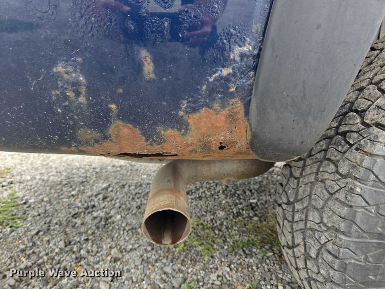 image for item EO1529 2000 Chevrolet Suburban 2500 LS  SUV