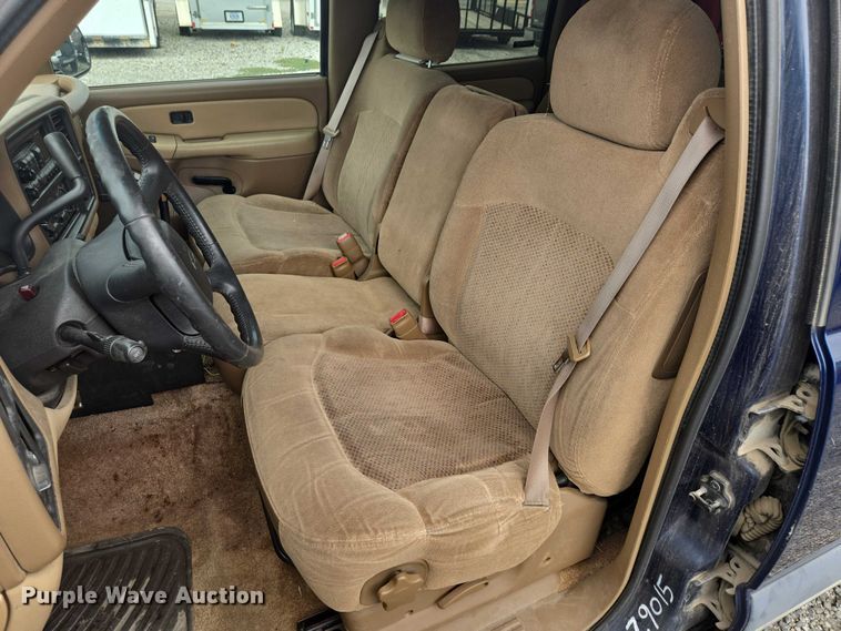 image for item EO1529 2000 Chevrolet Suburban 2500 LS  SUV