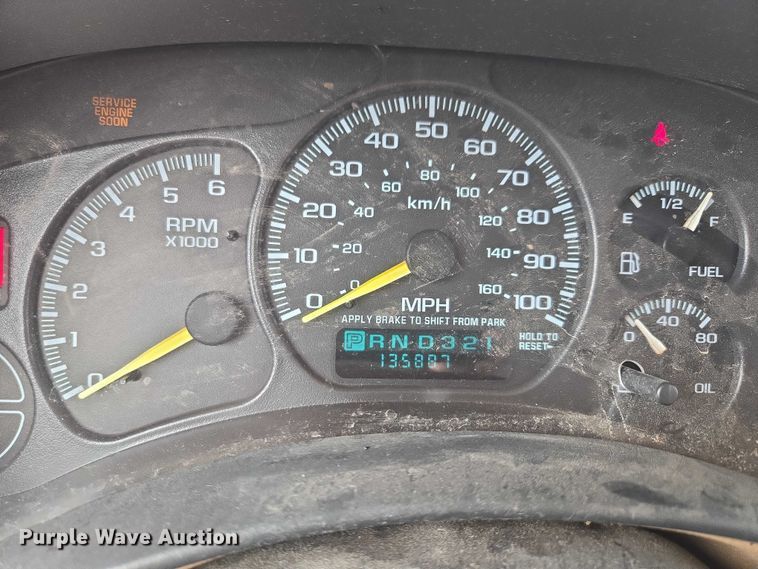 image for item EO1529 2000 Chevrolet Suburban 2500 LS  SUV