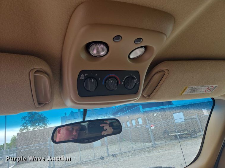 image for item EO1529 2000 Chevrolet Suburban 2500 LS  SUV