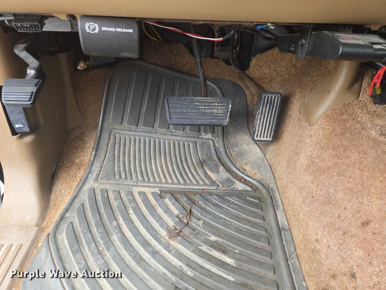 image for item EO1529 2000 Chevrolet Suburban 2500 LS  SUV