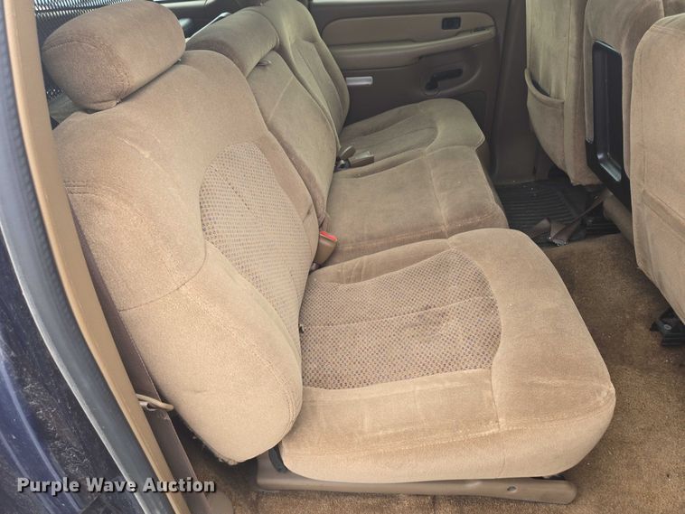 image for item EO1529 2000 Chevrolet Suburban 2500 LS  SUV