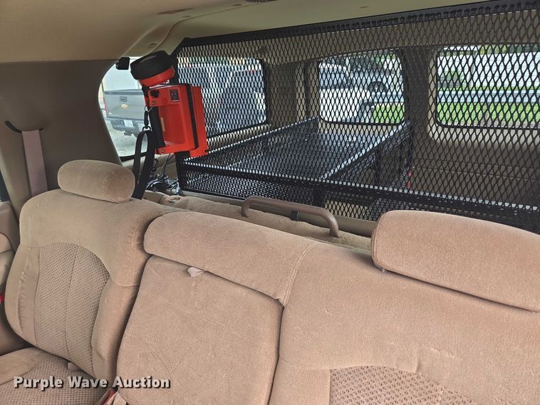 image for item EO1529 2000 Chevrolet Suburban 2500 LS  SUV