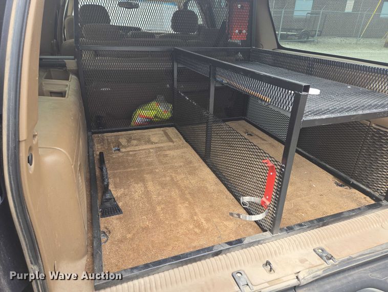 image for item EO1529 2000 Chevrolet Suburban 2500 LS  SUV