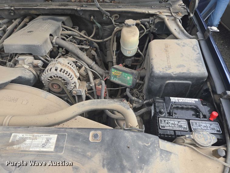 image for item EO1529 2000 Chevrolet Suburban 2500 LS  SUV